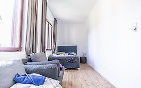 Comfy Rooms In Shared Villa With Terrace And Garden